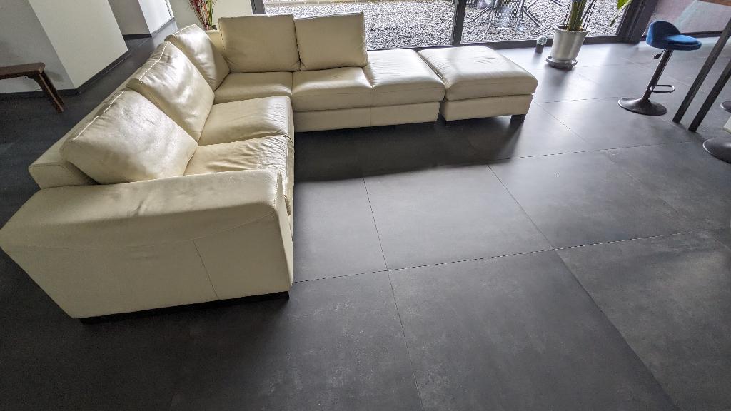 Canapé d'angle Natuzzi en cuir beige - Excellent état, 100 à 125 cm, Banc droit, Comme neuf, Enlèvement