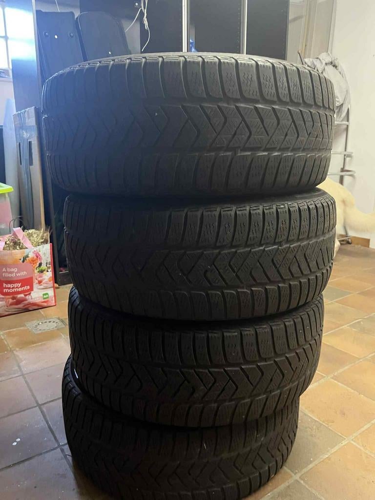 4 pneus hiver Pirelli 235/55/17, Ophalen, Winterbanden, Band(en)