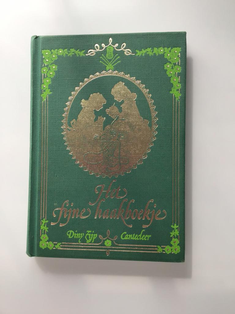 Het fijne haakboekje van Diny Zijp ISBN 90 213 0880 0, Hobby en Vrije tijd, Breien en Haken, Ophalen, Zo goed als nieuw