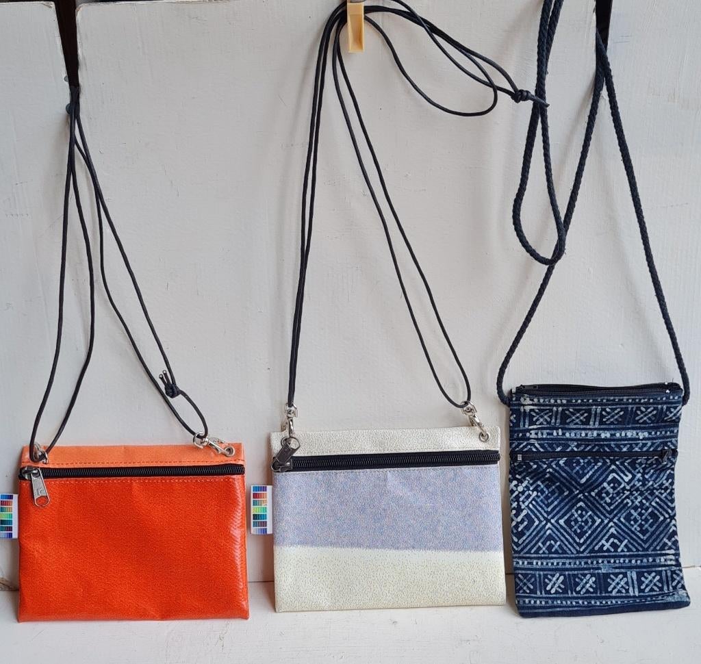 2 Upcycle Bilum Design Festival etuis + 1 indigo batik *Rock, Ophalen of Verzenden, Zo goed als nieuw