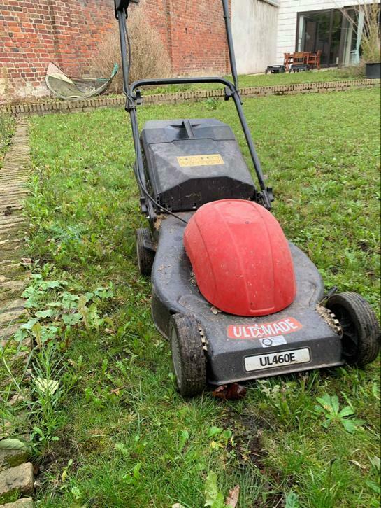 Tondeuse, coupe bordure, outils jardin
