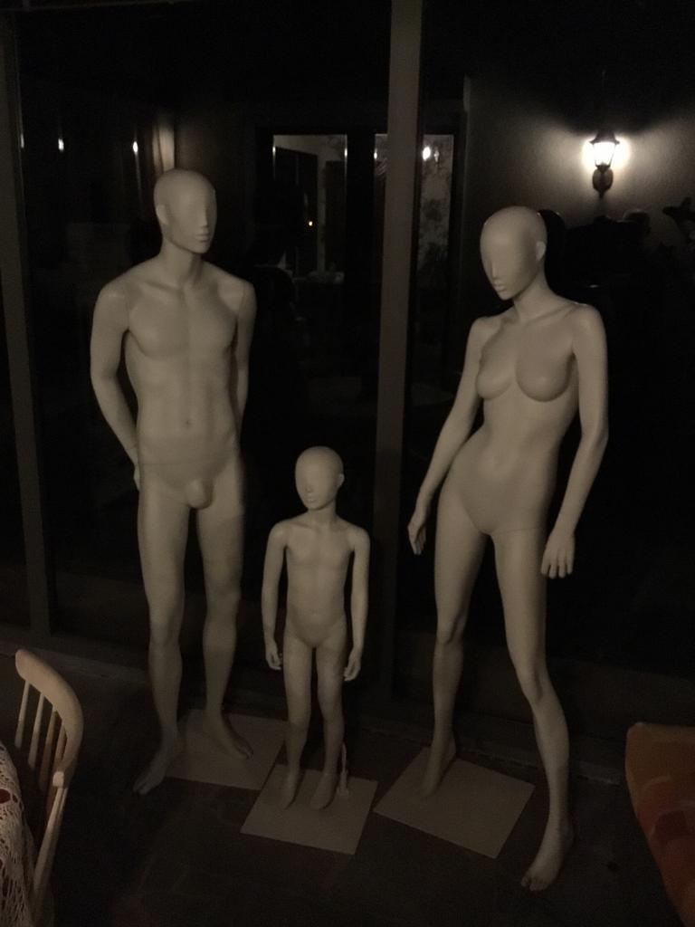 Vêtements et poupées, Enlèvement