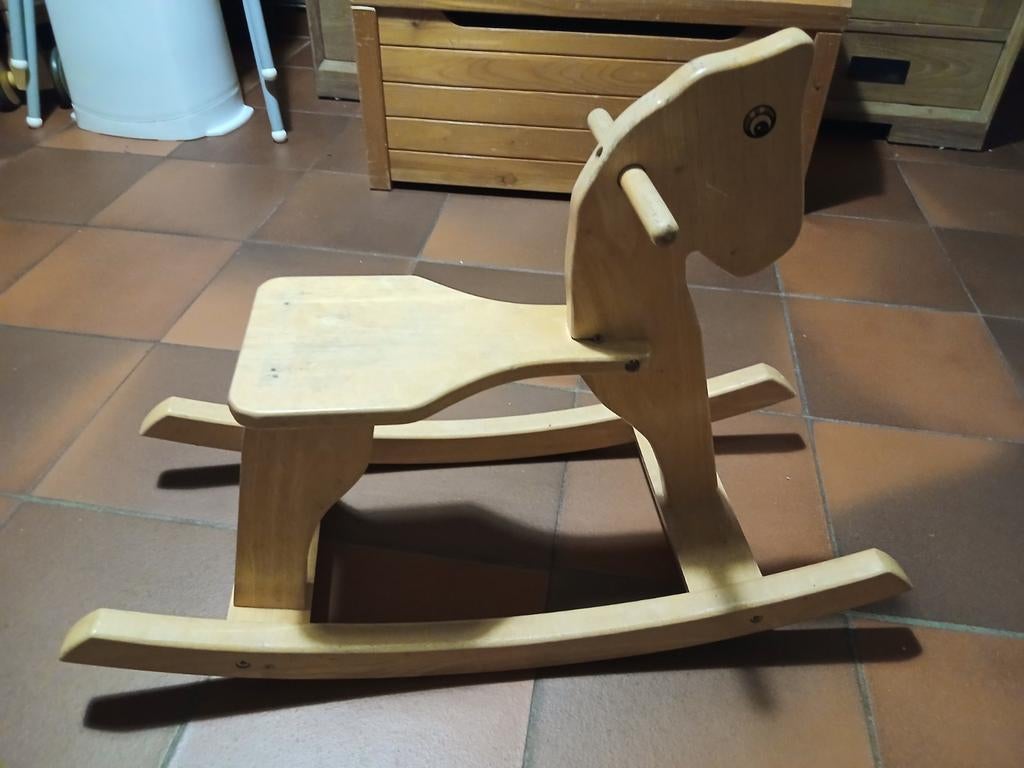 Houten schommelpaard, Ophalen