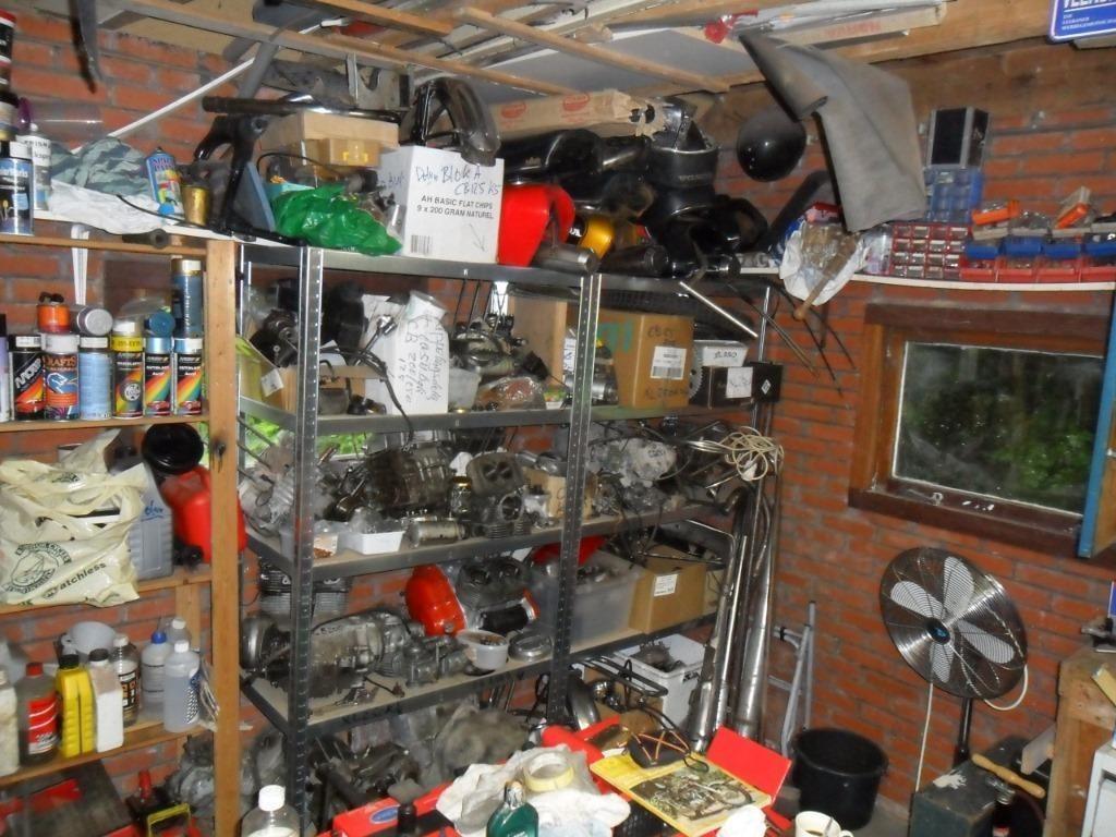 Veel onderdelen voor motorblokken van klassieke Honda CB's, Envoi, Utilisé