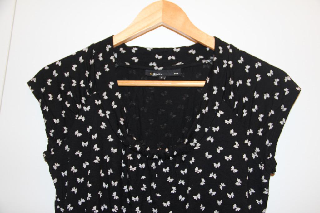 Blouse noire motif noeuds papillons blancs JBC S, Manches courtes, Enlèvement ou Envoi, Comme neuf, Noir