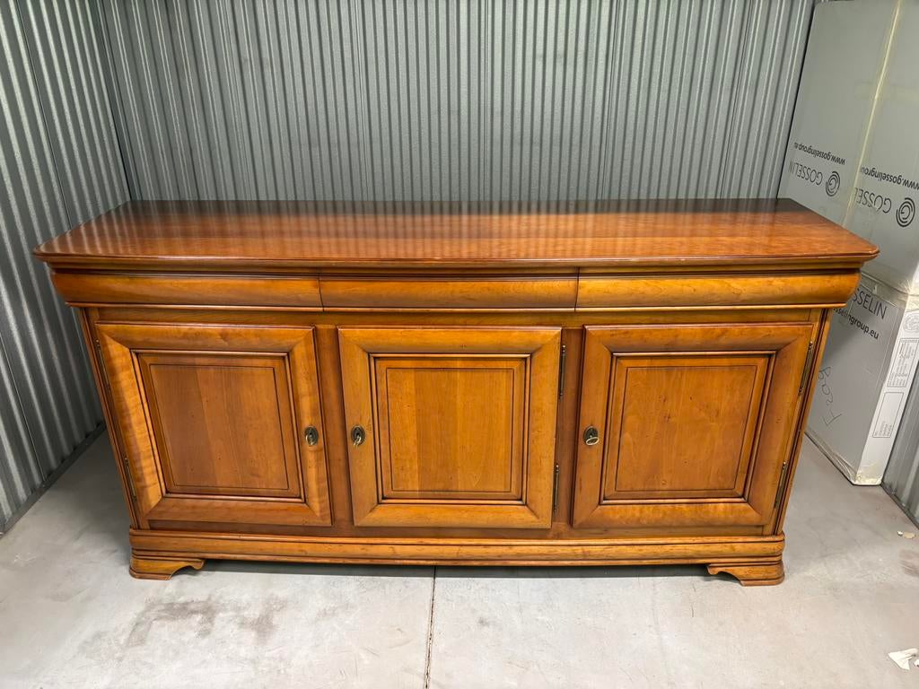 Vintage houten kast (Kerselaar) zware dressoir., Cerisier, 25 à 50 cm, Avec tablette(s), Vintage