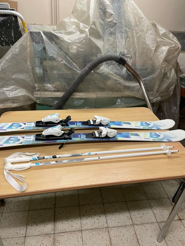 Kinder ski (maat 117) inclusief stokken 1x gebruikt!!!, Ophalen, Zo goed als nieuw, Ski, Stokken