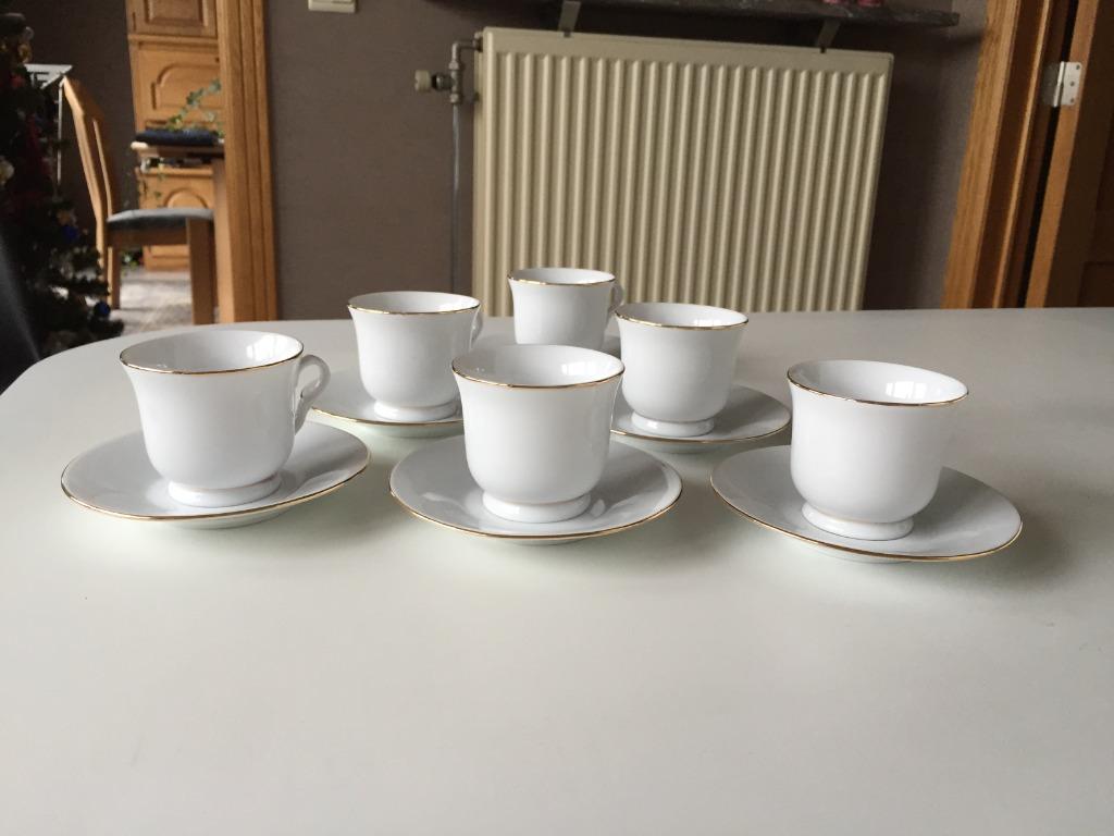 Koffiekopjes met onderbordjes, Keramiek, Nieuw, Ophalen of Verzenden, Overige stijlen