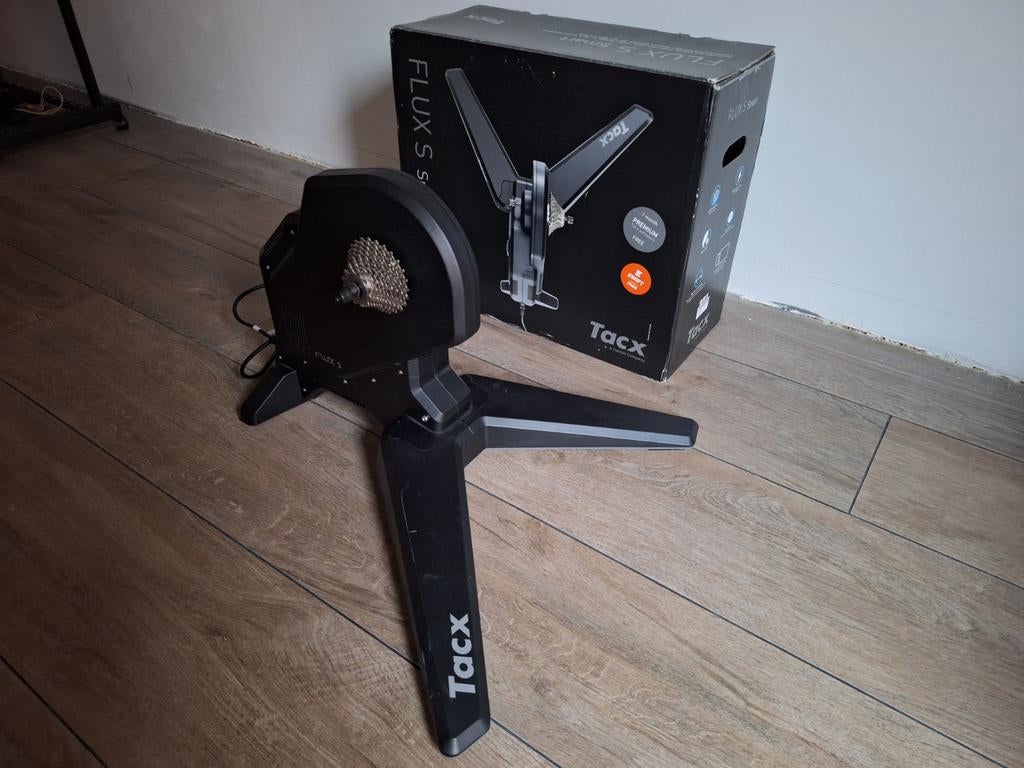 Tacx Flux S Smart + 10- en 11-speed cassette, Ophalen