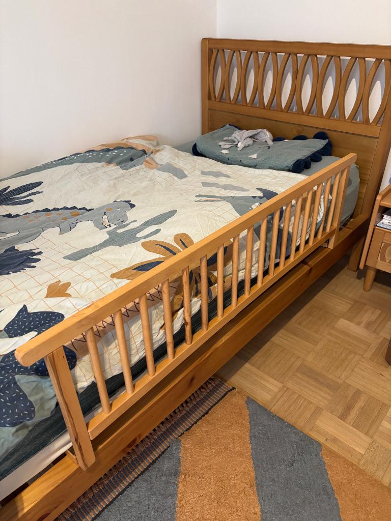 Houten bedhek, Ophalen, Zo goed als nieuw, Minder dan 140 cm, Matras