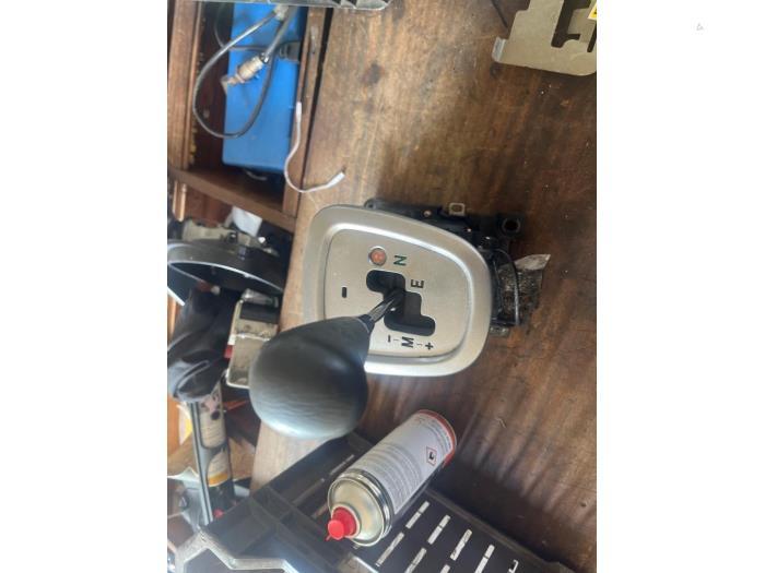 Levier de sélection automatique d'un Peugeot 107, Enlèvement ou Envoi, 3 mois de garantie, Utilisé, Peugeot