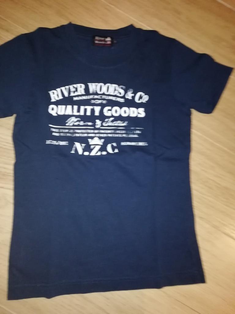 D blauw tshirt km riverwoods  8j, Kinderen en Baby's, Ophalen, River Woods, Zo goed als nieuw, Shirt of Longsleeve