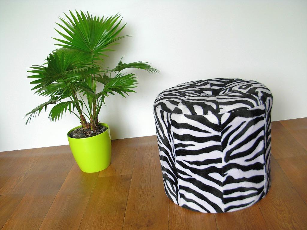 Trendy poef met zebra motief, Huis en Inrichting, Minder dan 50 cm, Rond, Minder dan 50 cm, Ophalen of Verzenden