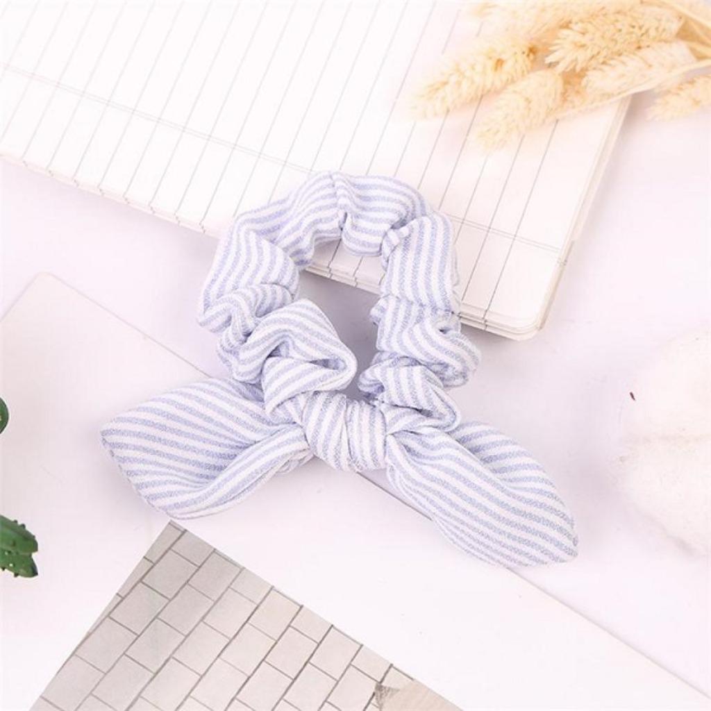 Chouchou vintage bleu à rayures blanches, Bijoux, Sacs & Beauté, Beauté | Soins des cheveux, Neuf, Enlèvement ou Envoi