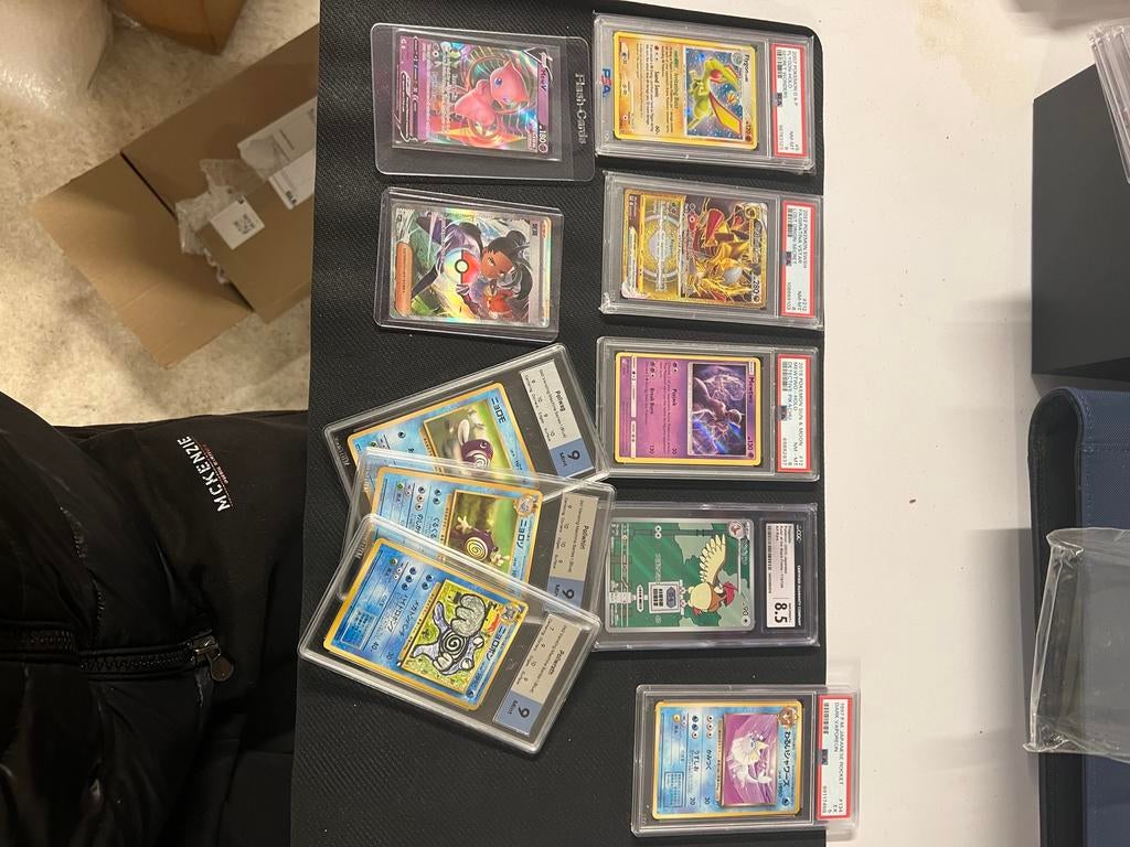 Slables/singles classés Pokemon pour trade word holos, Hobby & Loisirs créatifs, Jeux de cartes à collectionner | Pokémon, Enlèvement ou Envoi
