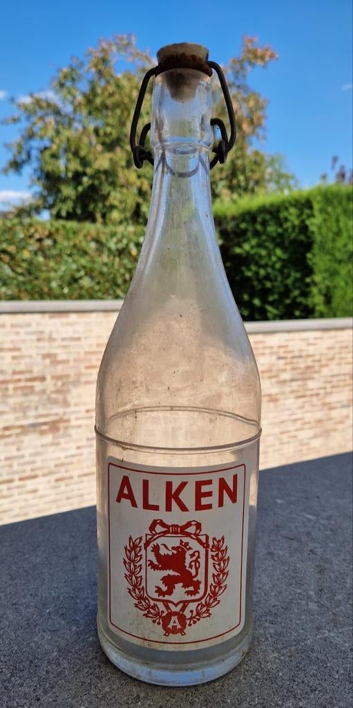 Oude glazen fles met logo Alken, Verzamelen, Ophalen of Verzenden, Zo goed als nieuw, Flesje(s), Overige merken
