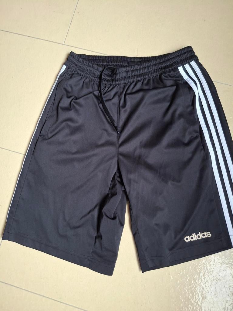 Zwarte short Adidas maat Small, Enlèvement ou Envoi