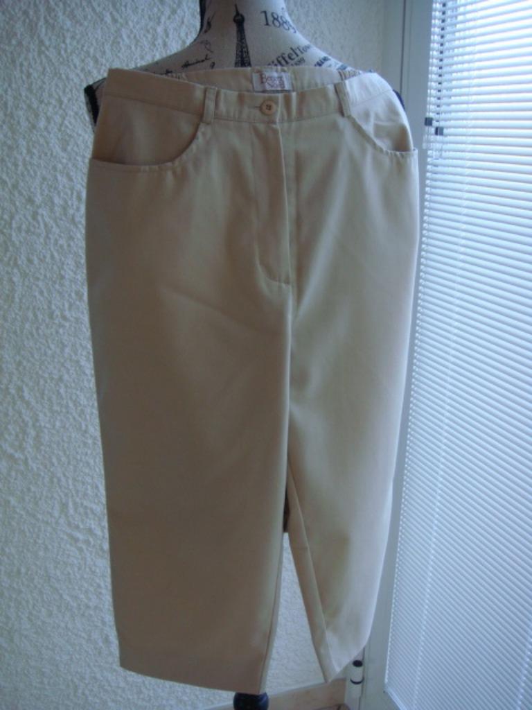 Pantacourt beige. Marque:" Berger du nord". Taille 40, Kleding | Dames, Maat 38/40 (M), Beige, Ophalen of Verzenden, Zo goed als nieuw