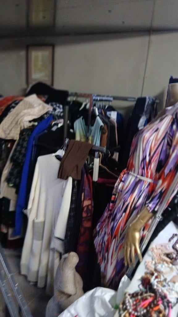 Stock de boutiques pour femmes, sacs à main, chaussures, acc, Vêtements | Femmes, Enlèvement ou Envoi
