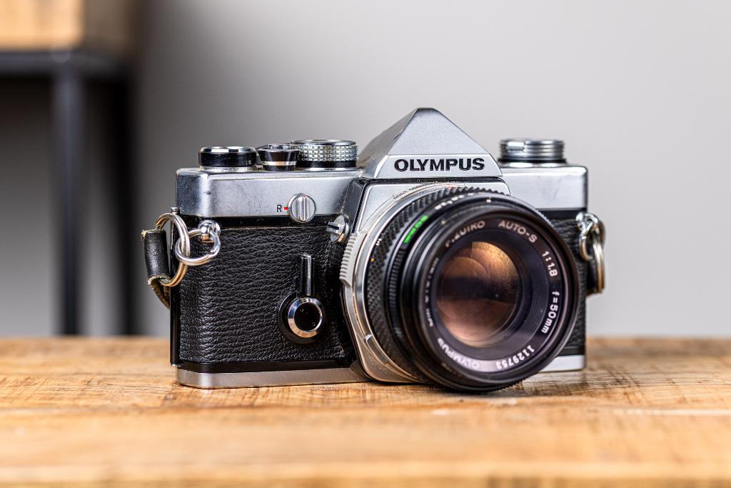 Olympus OM-1 35mm SLR + 50mm f/1.8 Zuiko, Audio, Tv en Foto, Fotocamera's Analoog, Ophalen of Verzenden, Zo goed als nieuw, Spiegelreflex