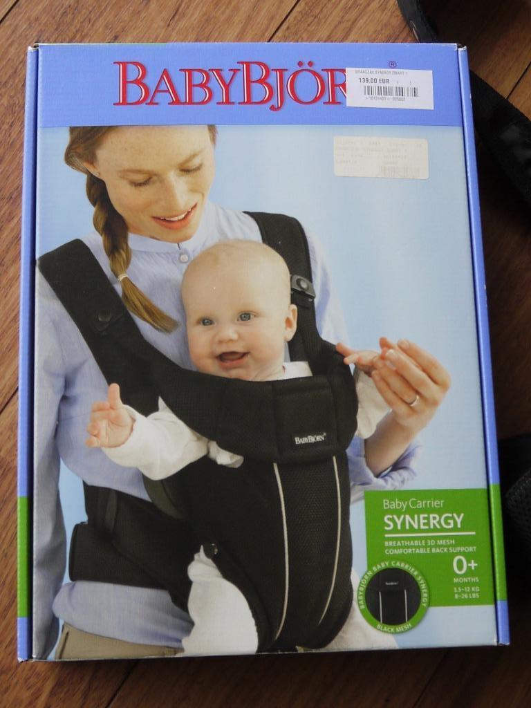 Draagzak Babybjorn Synergy Black met bijpassende Cape voor w, Enlèvement, Comme neuf, Porte-bébé, Baby Björn