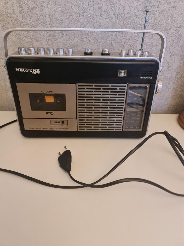 Oude cassette en radio speler / merk neufunk RR 791, TV, Hi-fi & Vidéo, Enlèvement ou Envoi