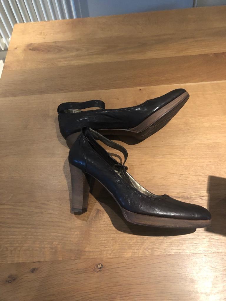 Nieuwe bruine pumps maat 41, Andrea Catini, volledig leer, Vêtements | Femmes, Neuf, Enlèvement ou Envoi, Escarpins, Andrea Catini