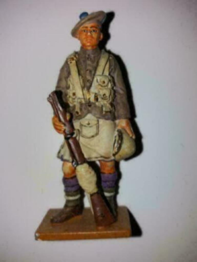 Scottish Regt UK 1917: fig de pb+fascicule, Enlèvement