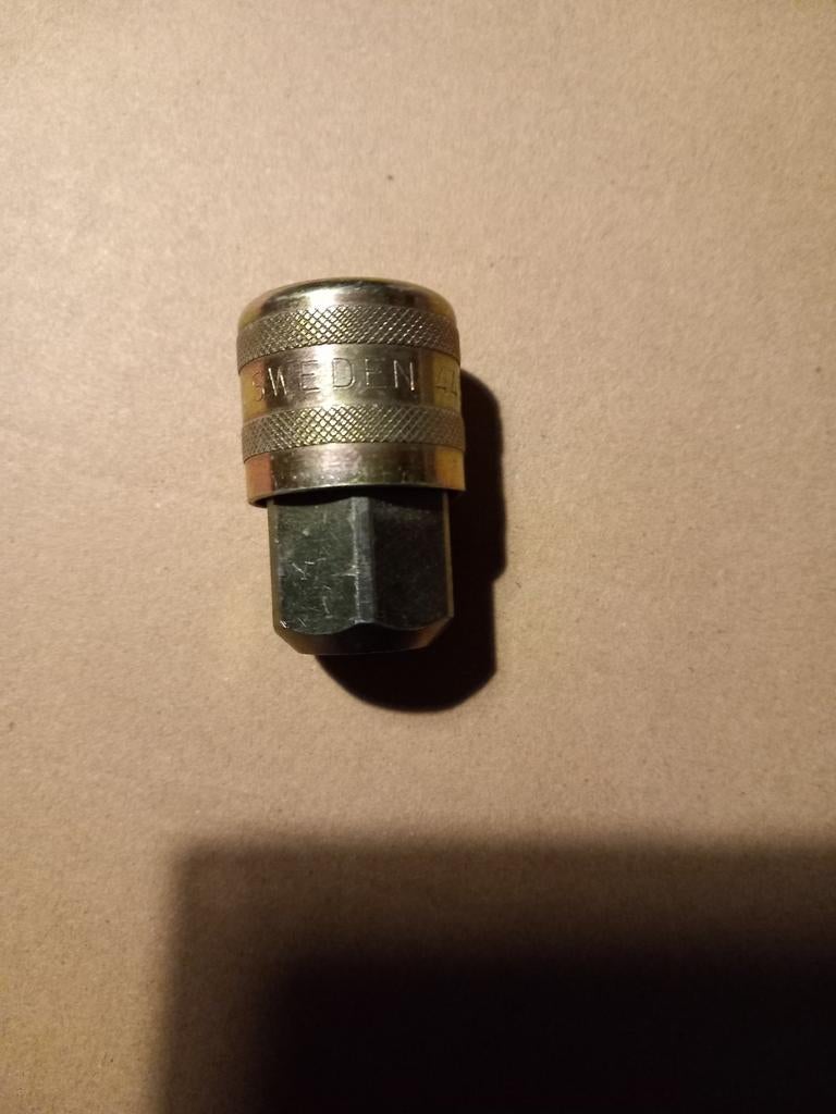 Snelkoppeling perslucht 3/st twee samen vr 5€, Ophalen