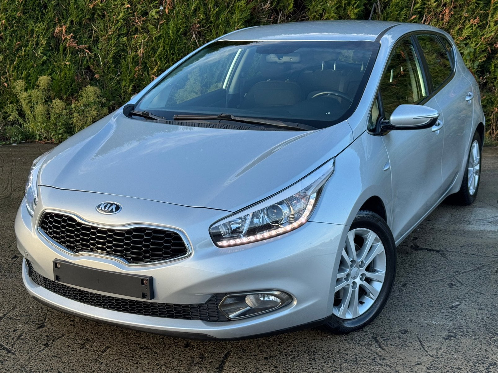Kia Cee'd 1.6 CRDi PRÊT À ÊTRE IMMATRICULÉ, Autos, Achat, Volant multifonction, Boîte manuelle, Entretenue par le concessionnaire