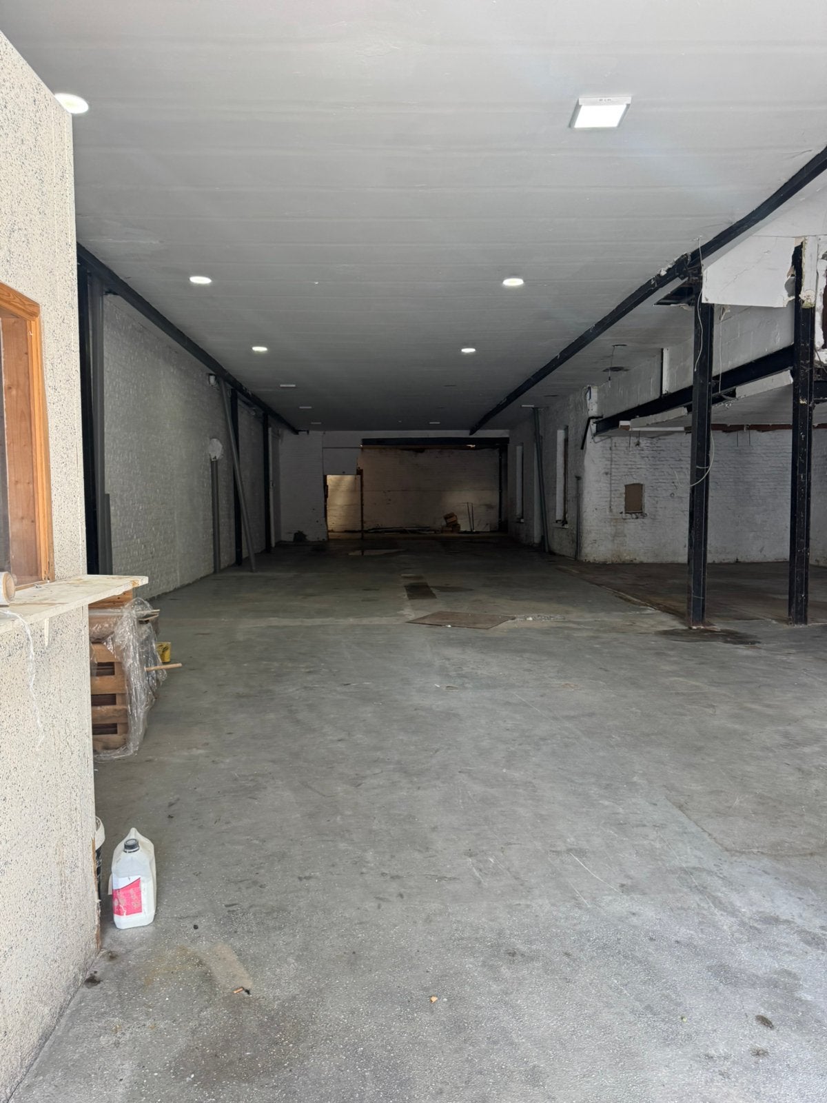 A loué Entrepot 600 m2 plus etage en bureaux, Enlèvement ou Envoi