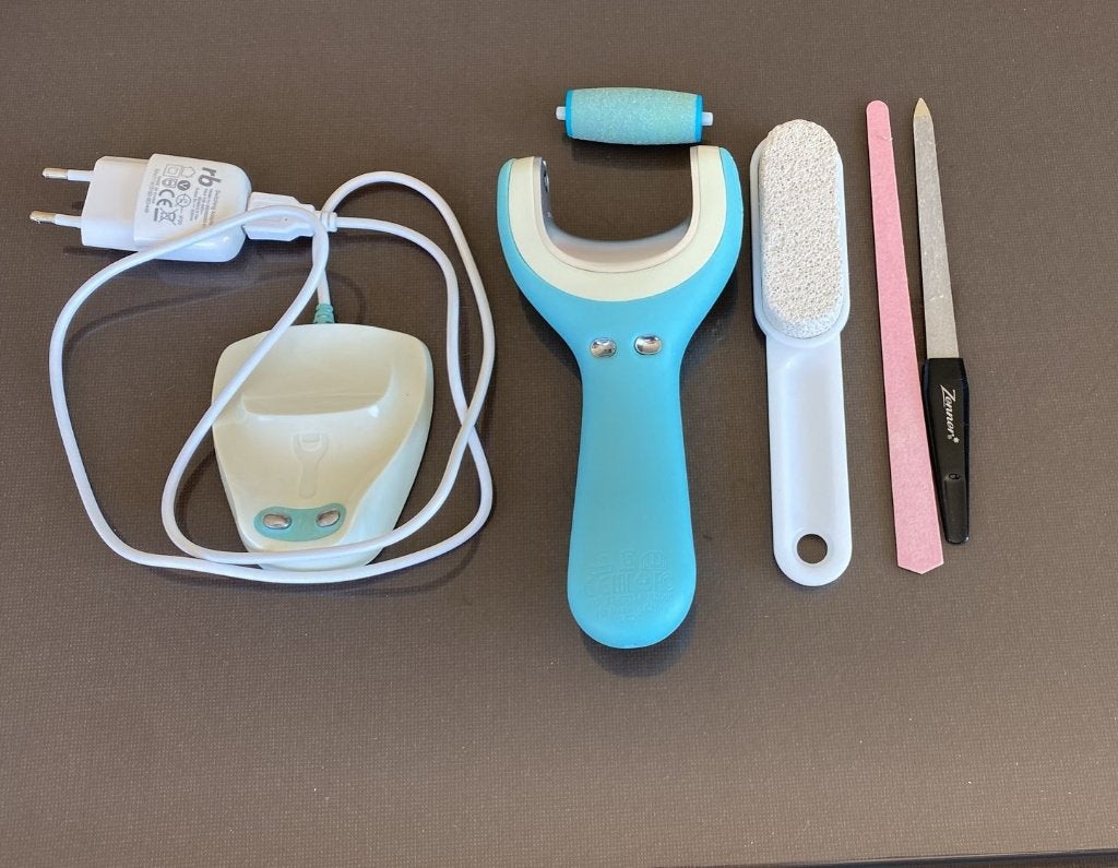 Elektrische voetvijl Scholl met oplader + accessoires, Elektronische apparatuur, Persoonlijke Verzorgingsapparatuur, Zo goed als nieuw