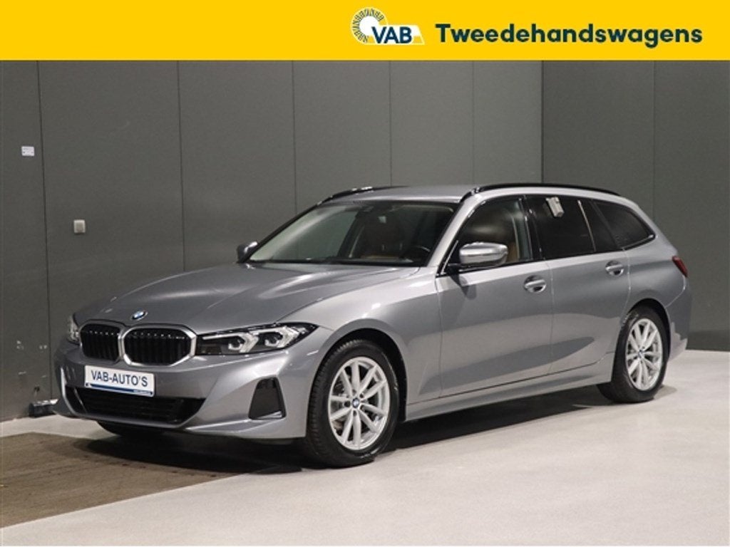 BMW 318   i touring nav carplay full led leder, Automaat, Zwart, Bedrijf, 5 deurs