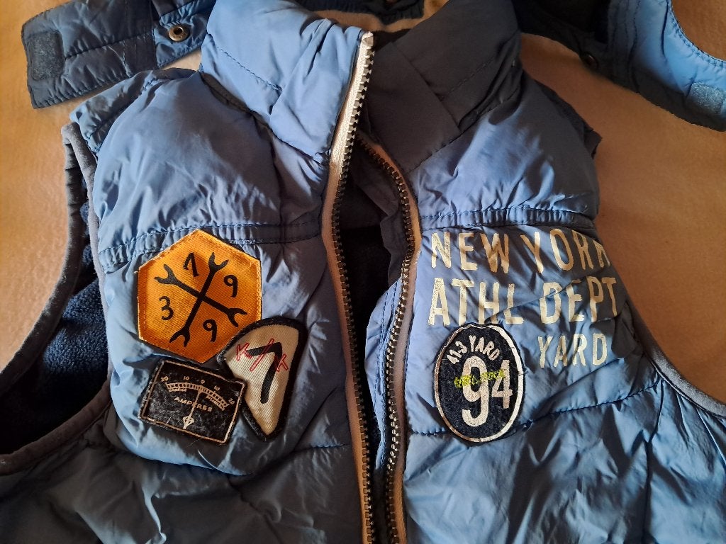 blouson matelassé sans manche avec capuche amovible, Enfants & Bébés, Vêtements enfant | Taille 140, Enlèvement