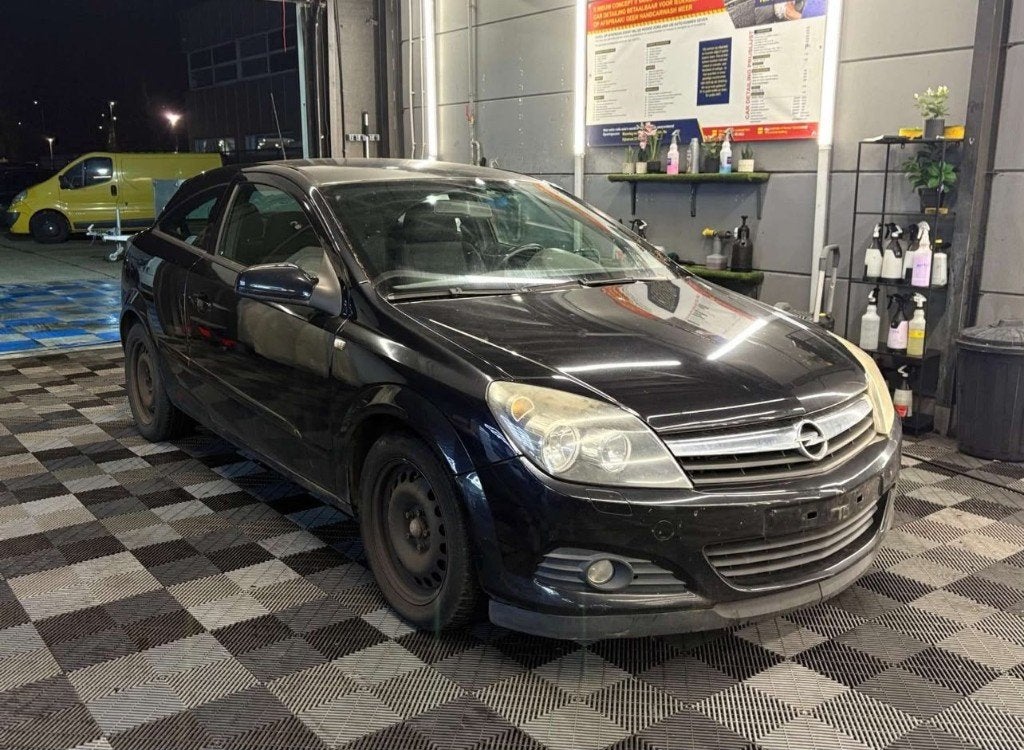 Opel astra GTC 1.9 DTH CDTi Cosmo EXPORT, Auto's, 4 zetels, 110 kW, Zwart, Bedrijf