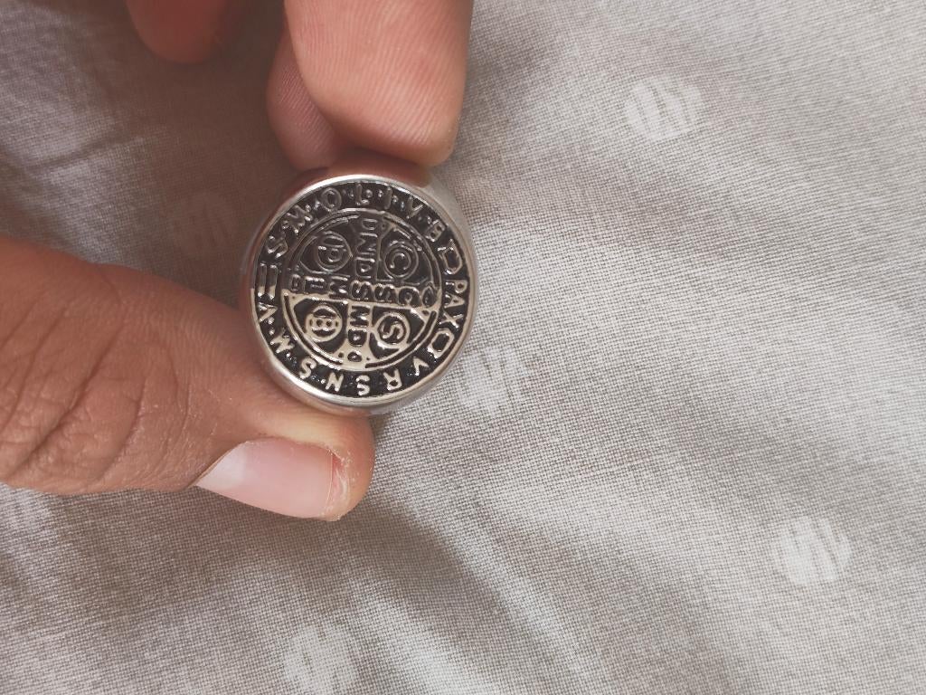 Bague avec croix de saint benoit, Enlèvement ou Envoi