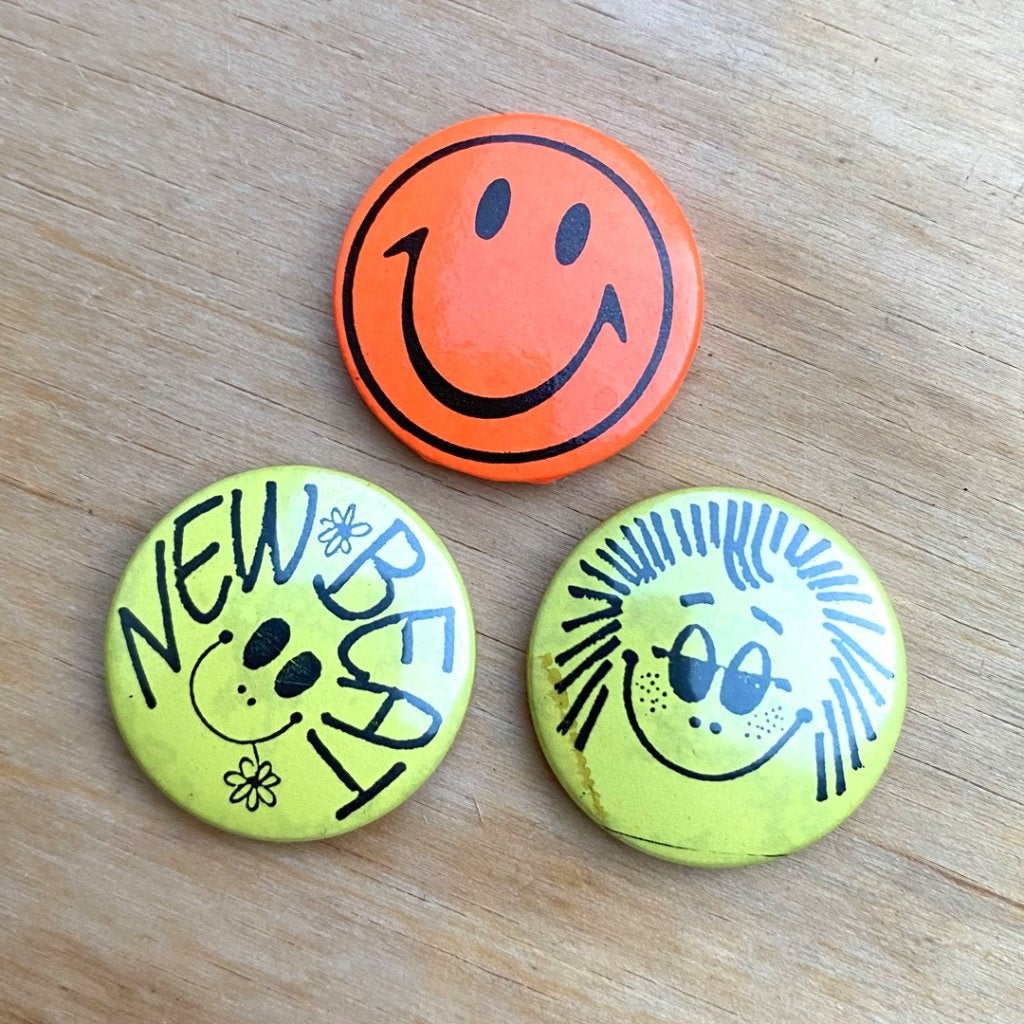 3 badges vintage new beat, Enlèvement ou Envoi, Comme neuf, Bouton, X