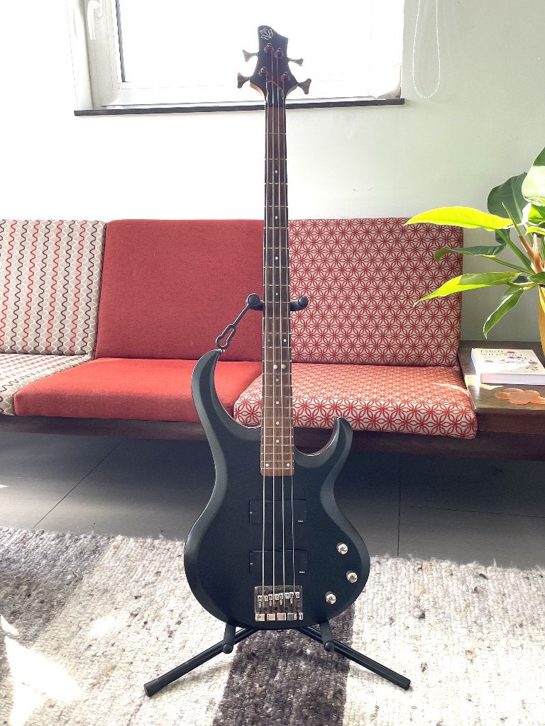 Ibanez BTB200 bass + versterker, Musique & Instruments, Instruments à corde | Guitares | Basses, Enlèvement, Électrique