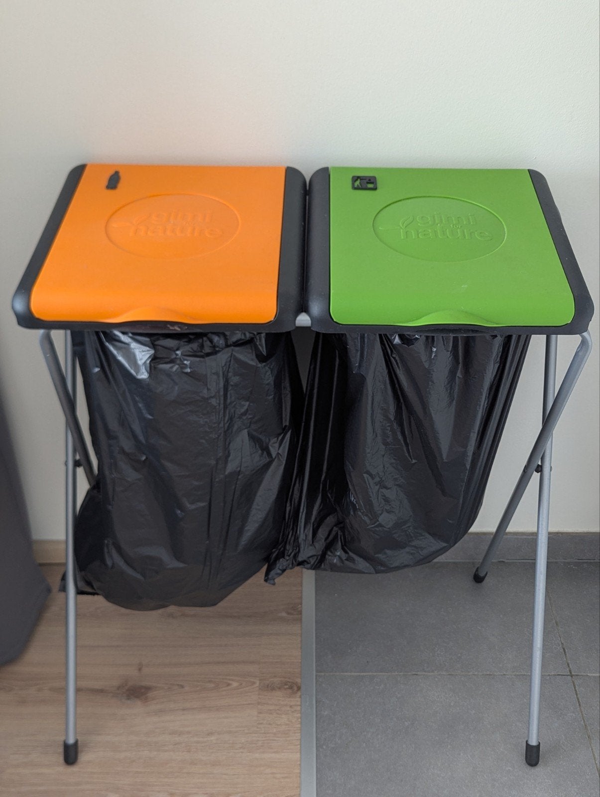 Poubelle / Porte sacs poubelles Gimi pour 2 sacs jusqu'à 100, Maison & Meubles, Enlèvement