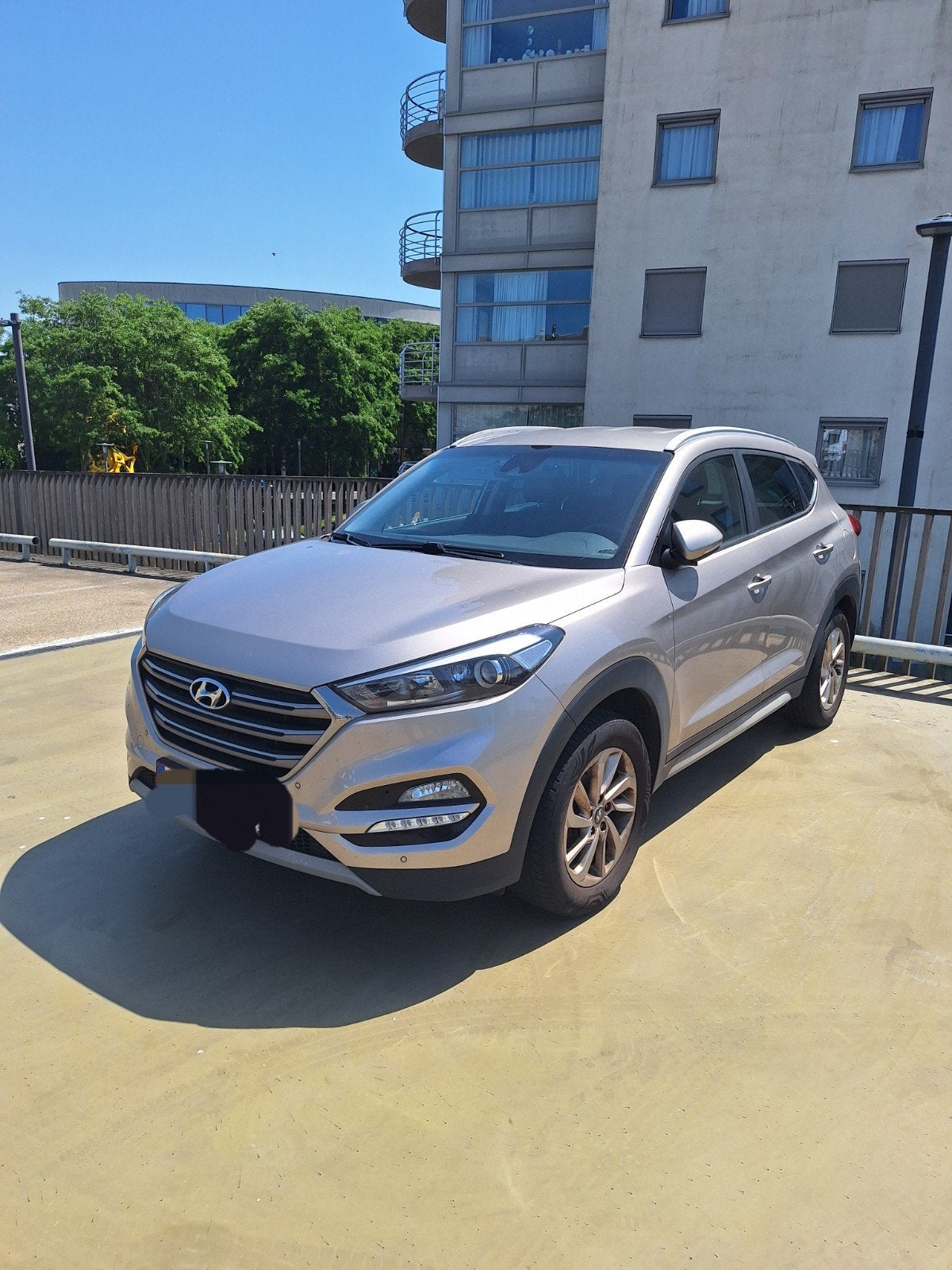 Hyundai Tucson, goudkleurig met tal van opties., Auto's, Voorwielaandrijving, Zwart, Overige kleuren, Leder