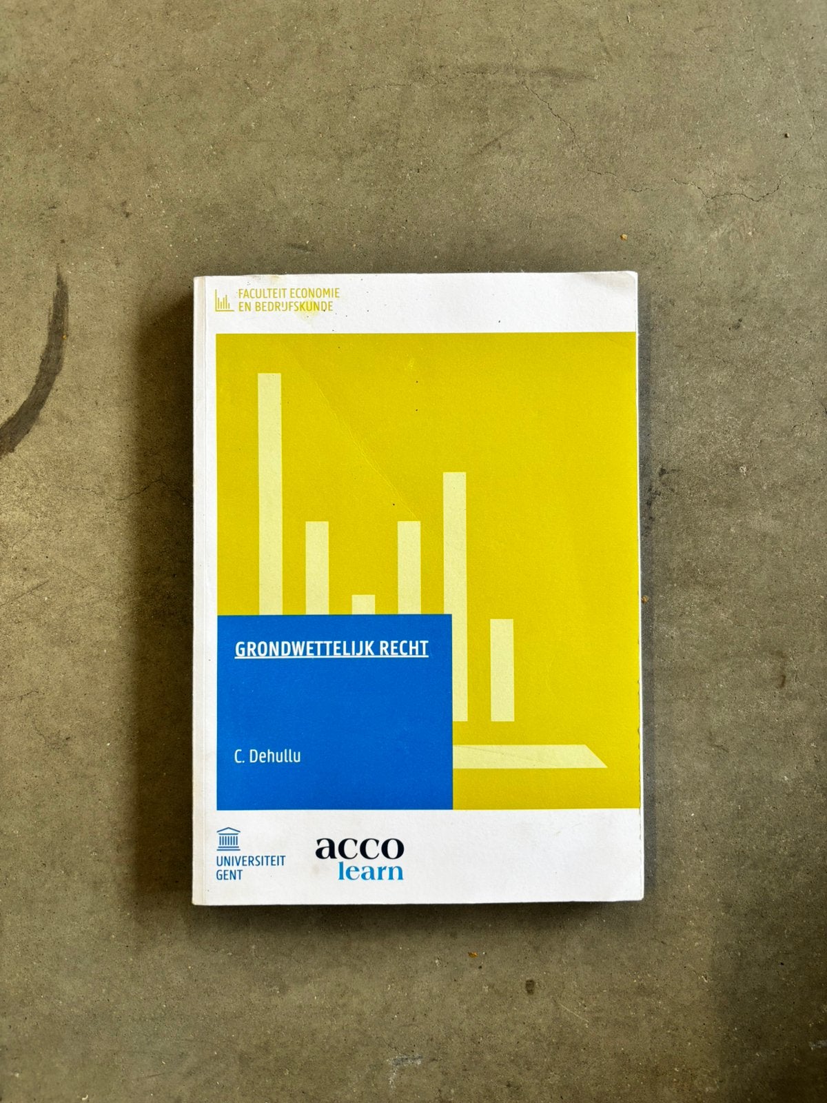 Boek “Grondwettelijk recht”, Ophalen, Zo goed als nieuw