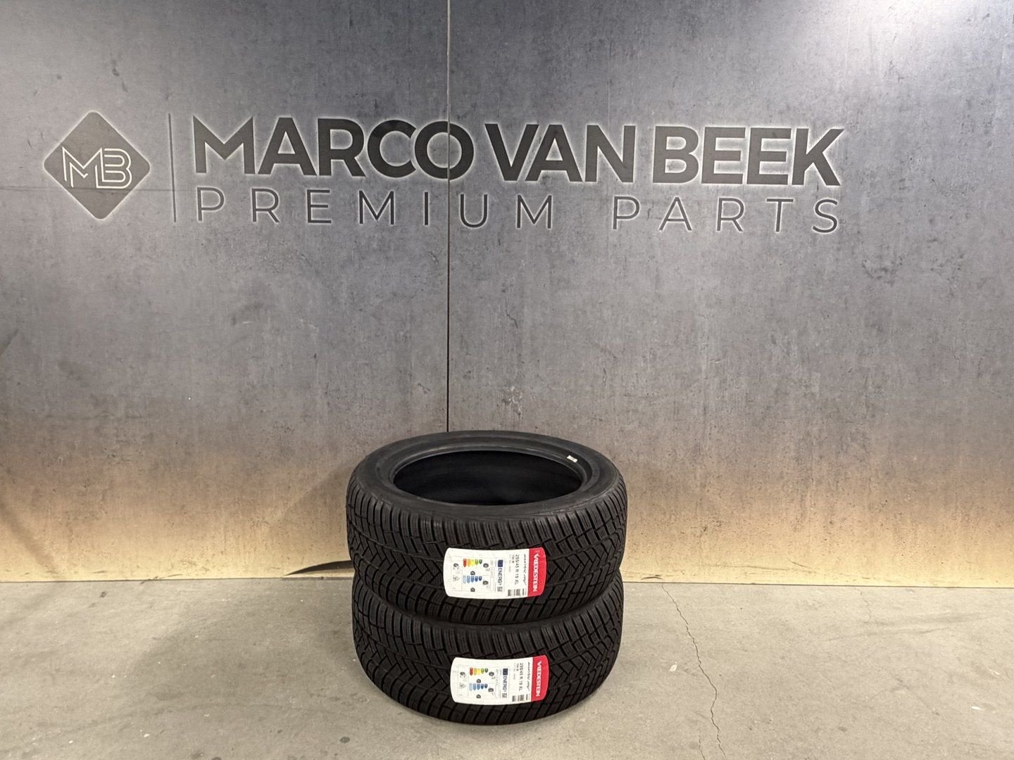 19 Inch Vredestein winterbanden 255/45 R19 NIEUW, Auto-onderdelen, Banden en Velgen, 19 inch, -, -, Nieuw