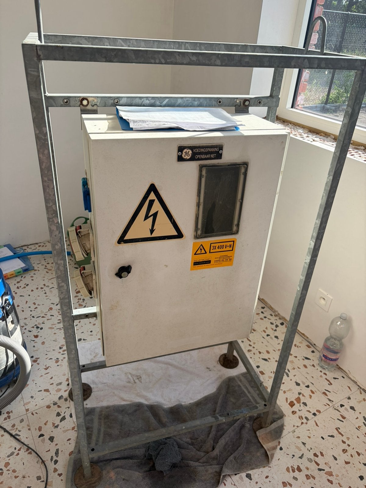Werfkast gekeurd, goede staat, incl 25D60 en eendraadsschema, Enlèvement, Comme neuf