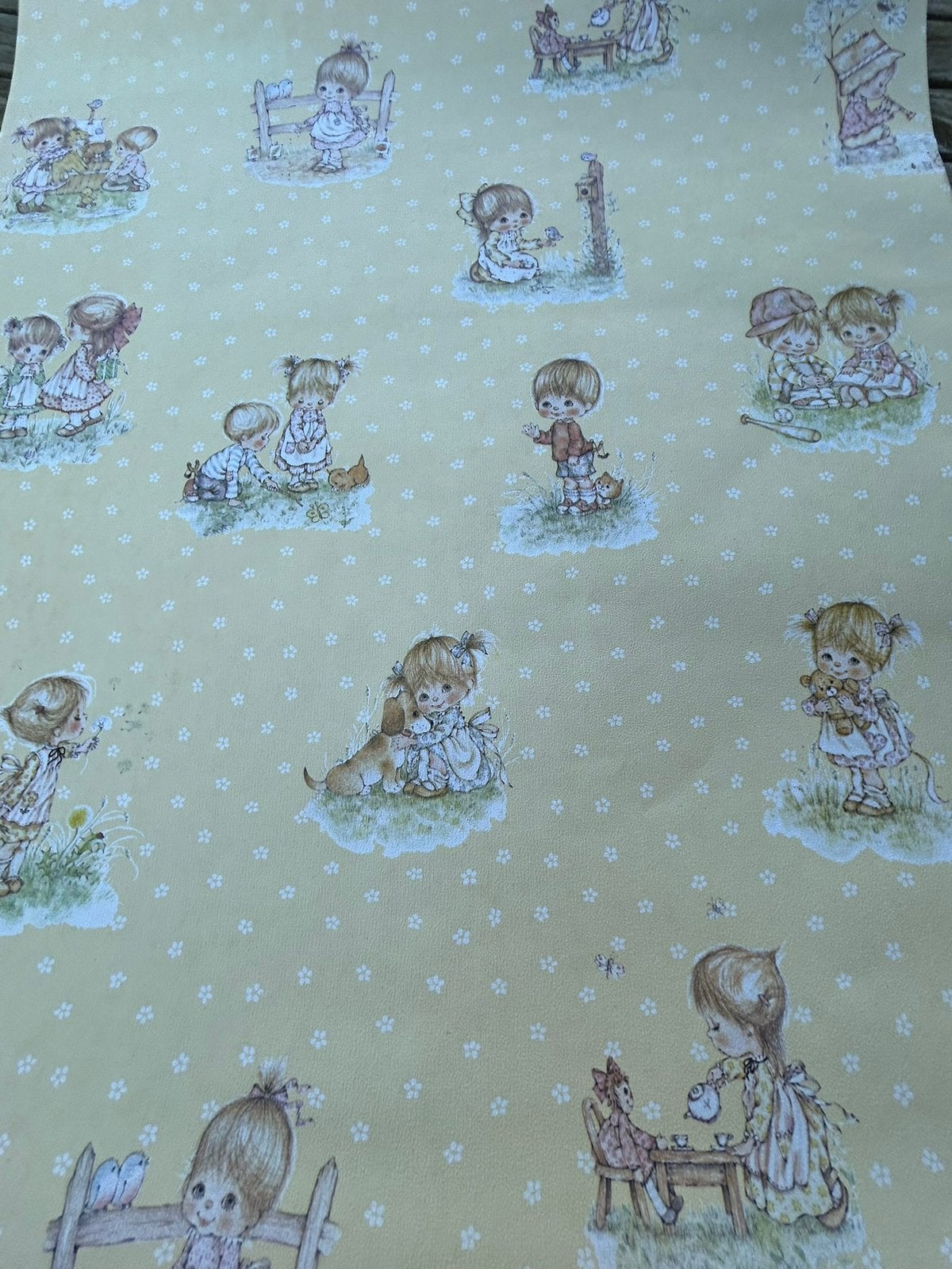 PAPIER PEINT VINTAGE THEME ENFANTS, Maison & Meubles, Ameublement | Papier peint, Enlèvement, Jaune
