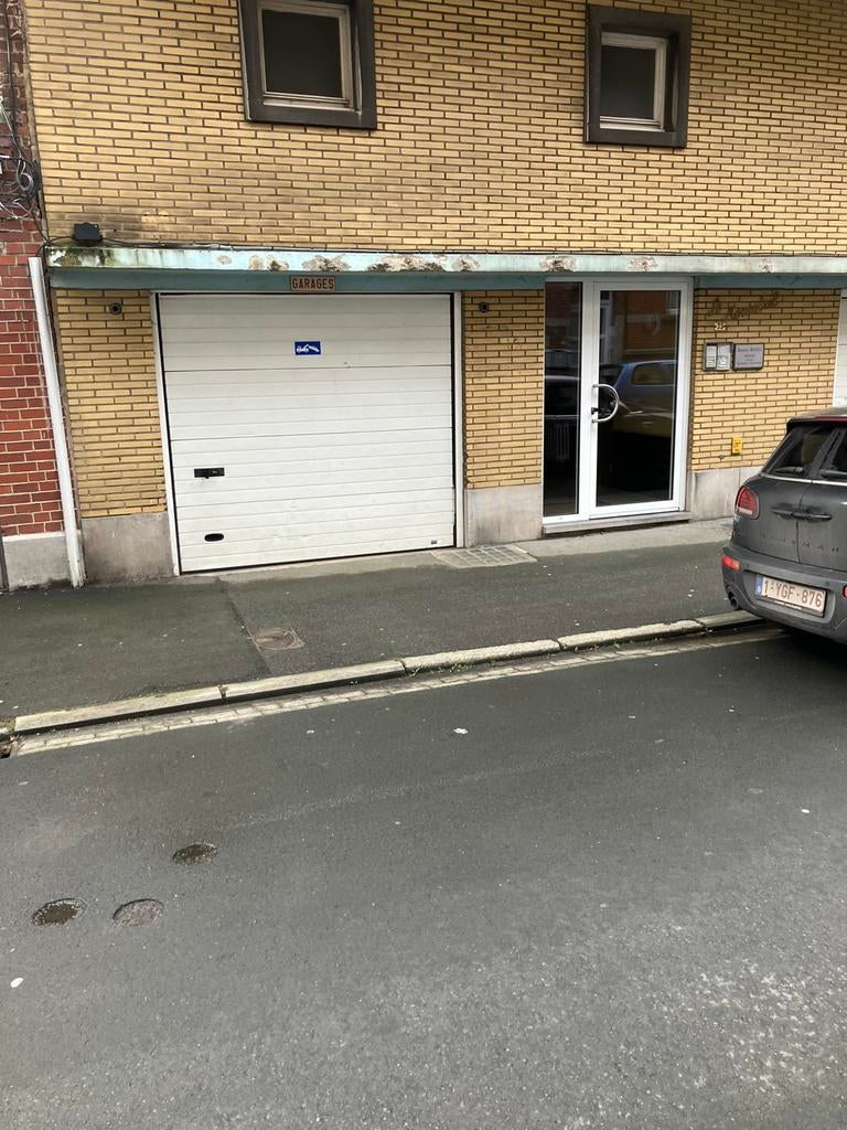 Parkeerplaats te huur, Charleroi