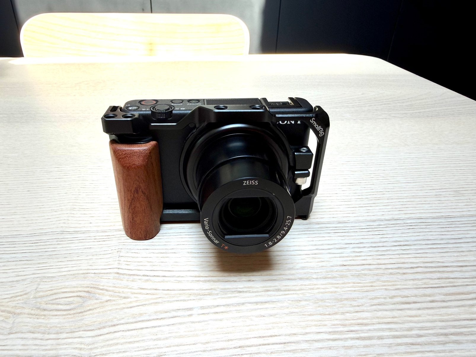 Sony ZV-1 + SmallRig Cage | Zeer nette staat, Compact, Ophalen of Verzenden, Zo goed als nieuw, Sony