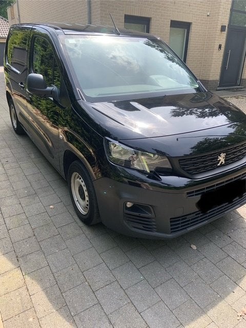 Peugeot Partner Premium 1.6 BlueHDI met trekhaak, Auto's, Bestelwagens en Lichte vracht, Voorwielaandrijving, Stof, Zwart, Bedrijf