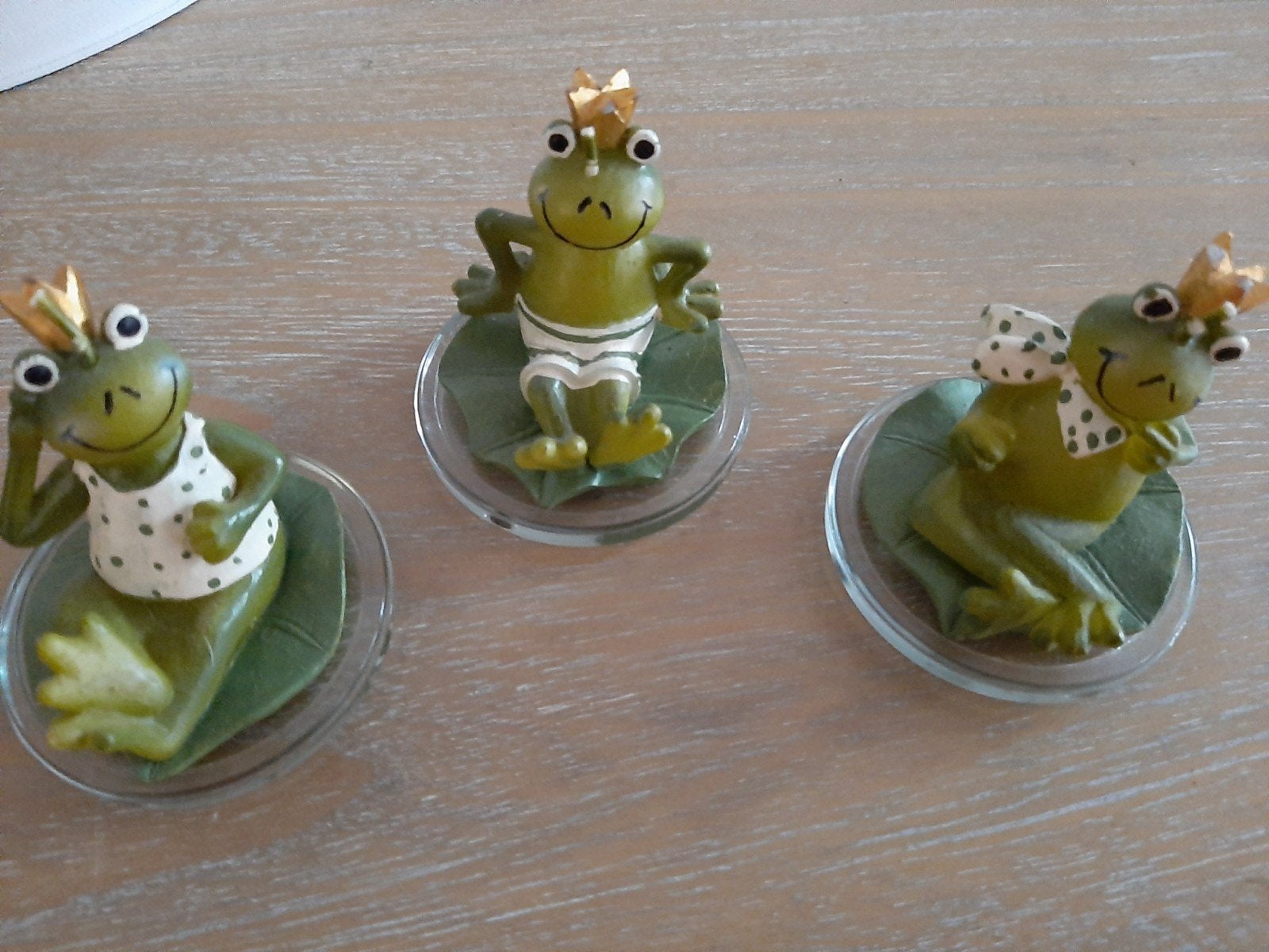 3 kikker kaarsen, Ophalen