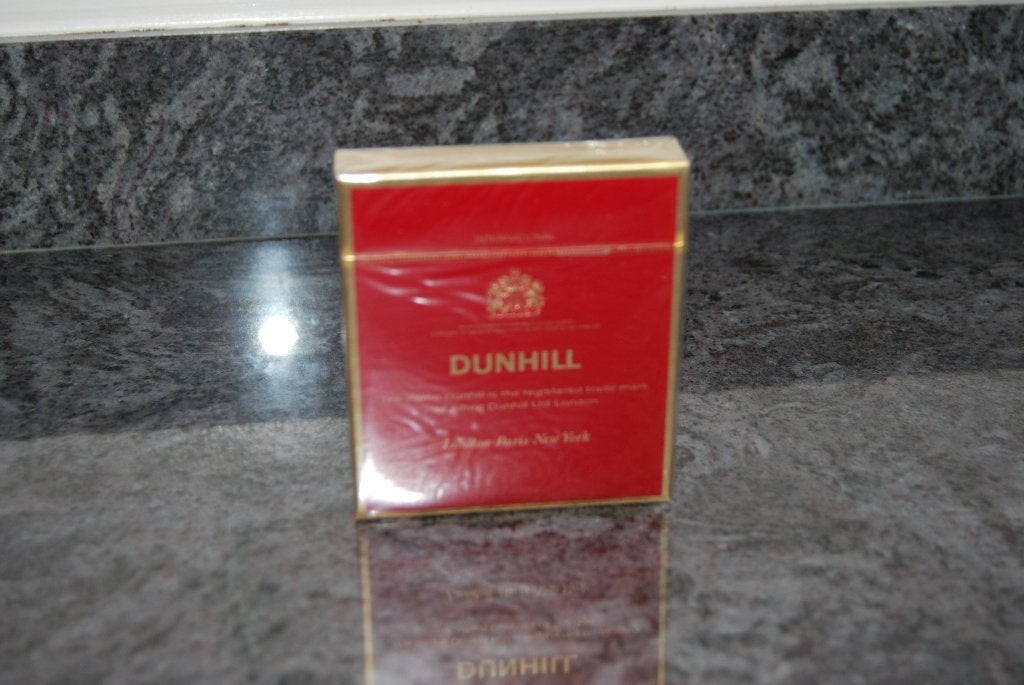 DUNHILL. ANCIEN PAQUET DE CIGARETTES DE COLLECTION ., Collections, Enlèvement ou Envoi