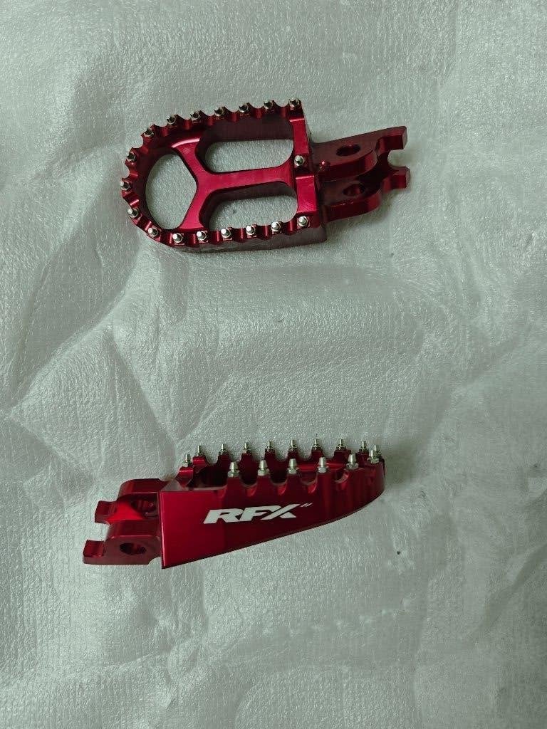 Repose-pieds CNC RFX Pro, rouge, Motos, Pièces | Honda, Neuf, Enlèvement